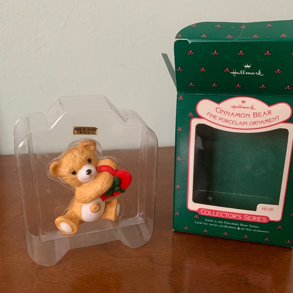 Hallmark Cinnamon Bear #6 Series 1988 Christmas Collectors Series in Box U300 - Picture 4 of 6